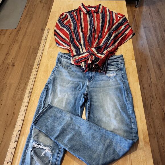 American Eagle Super Stretch Size 12 Straight Leg Distressed Medium Wash - Picture 1 of 10